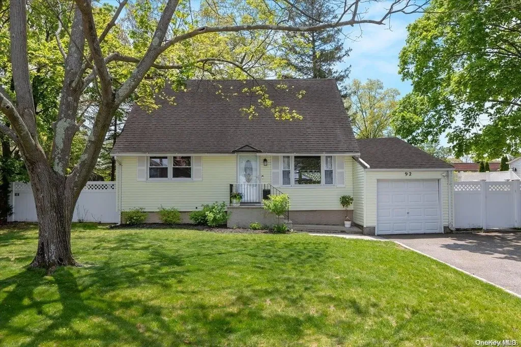 92 Kobb Boulevard West Islip NY 11795