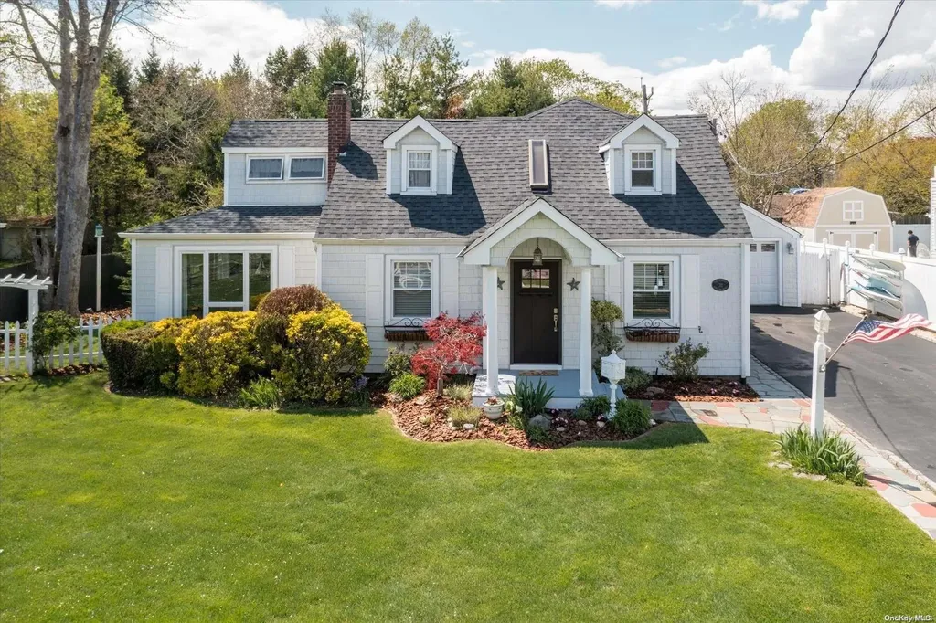32 W Bay Drive West Islip NY 11795