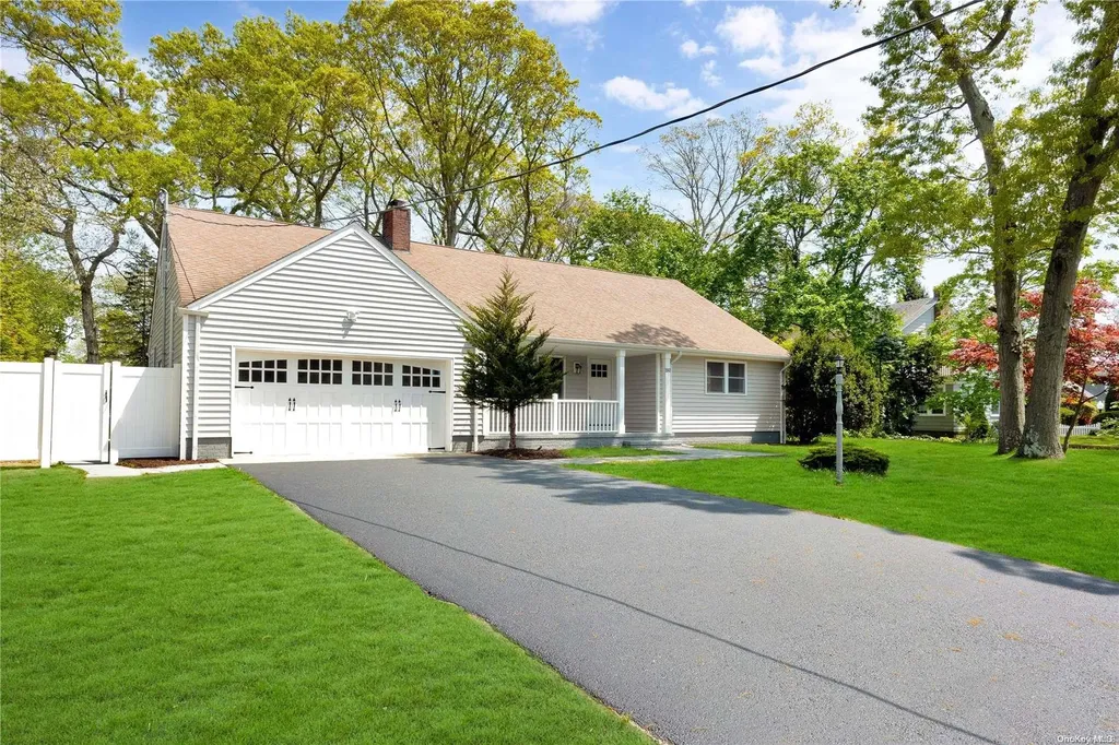 550 Manatuck Boulevard Brightwaters NY 11718