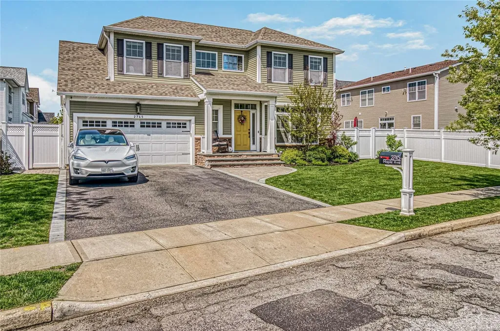 2745 Maple Avenue North Bellmore NY 11710