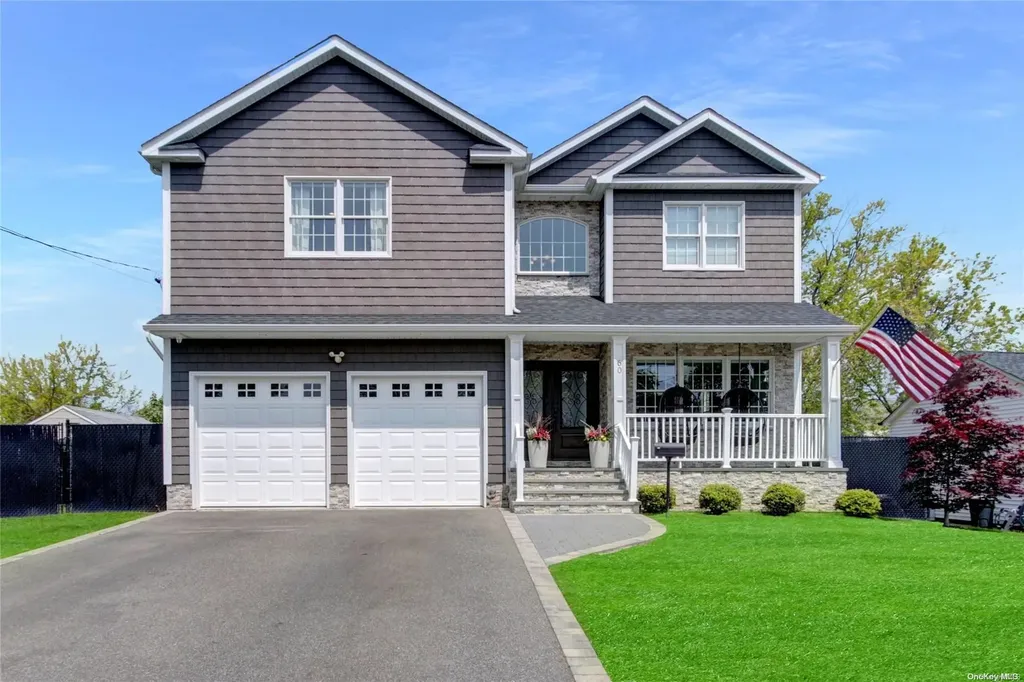 60 E Minerva Road Lindenhurst NY 11757