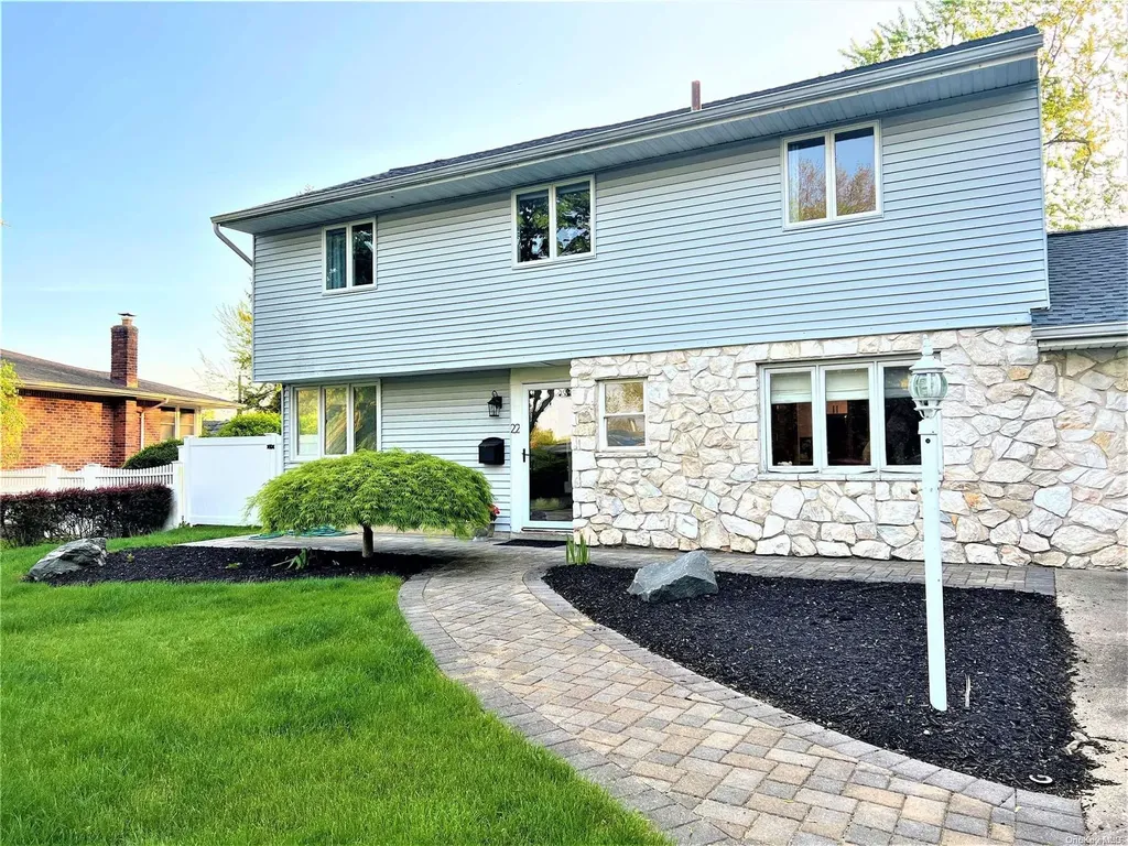 22 Ardmore Place Kings Park NY 11754