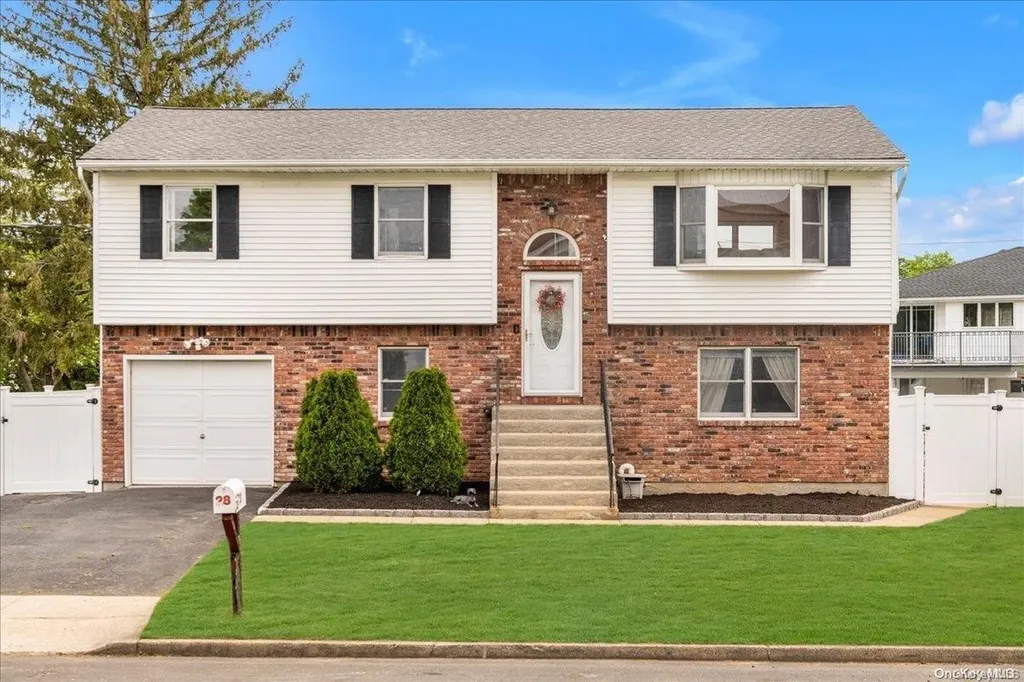 28 S Oregon Road West Babylon NY 11704