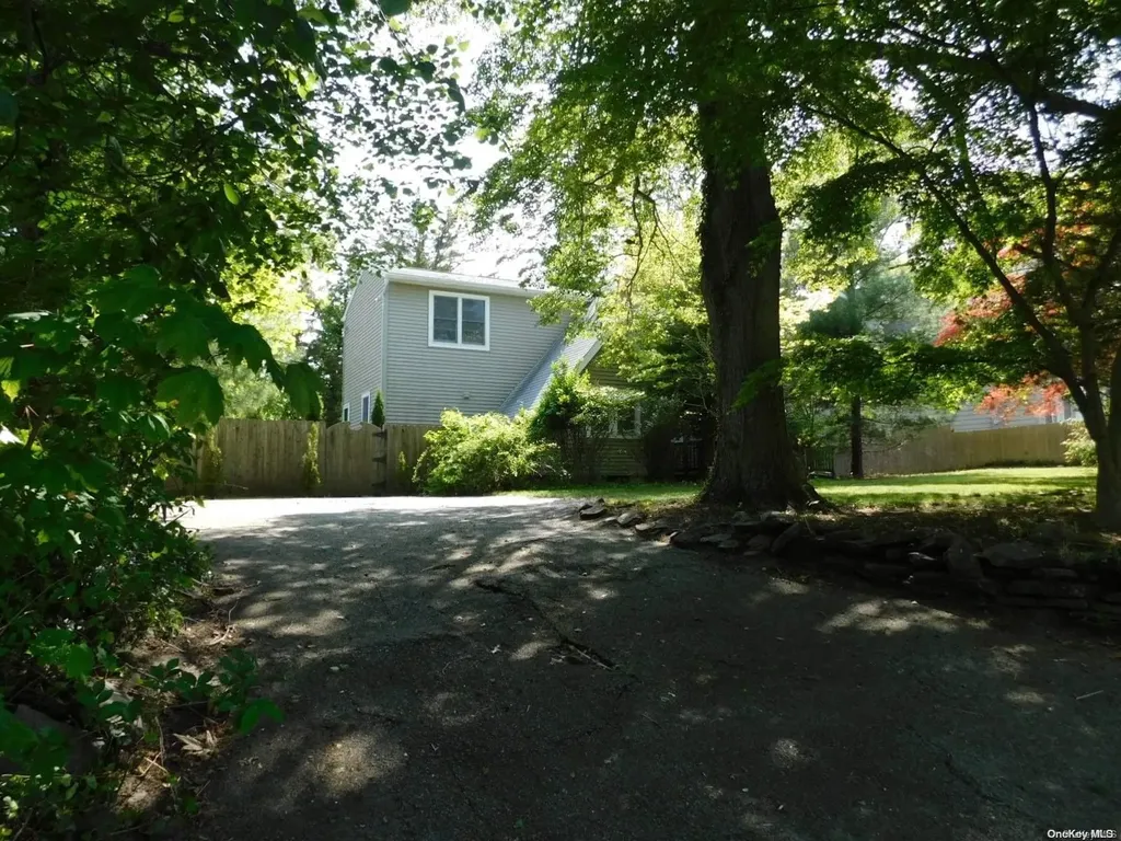 11 Locust Road Wading River NY 11792