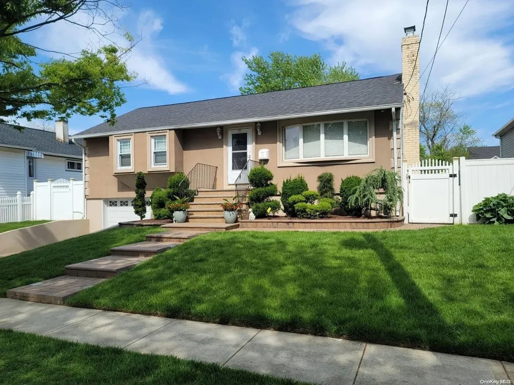 83 S Bay Avenue Freeport NY 11520