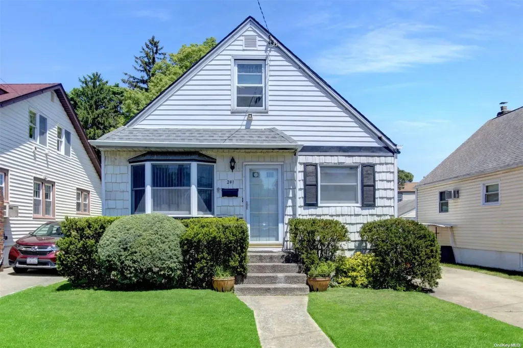 241 E Mineola Avenue Valley Stream NY 11580