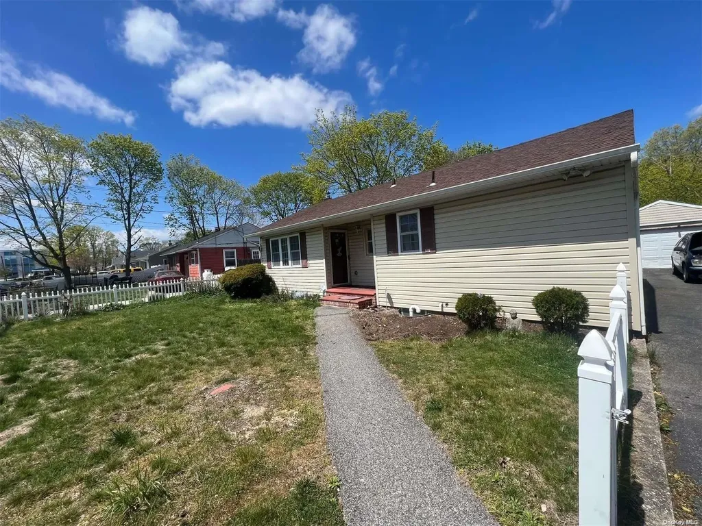 17 Claremont Avenue Bay Shore NY 11706