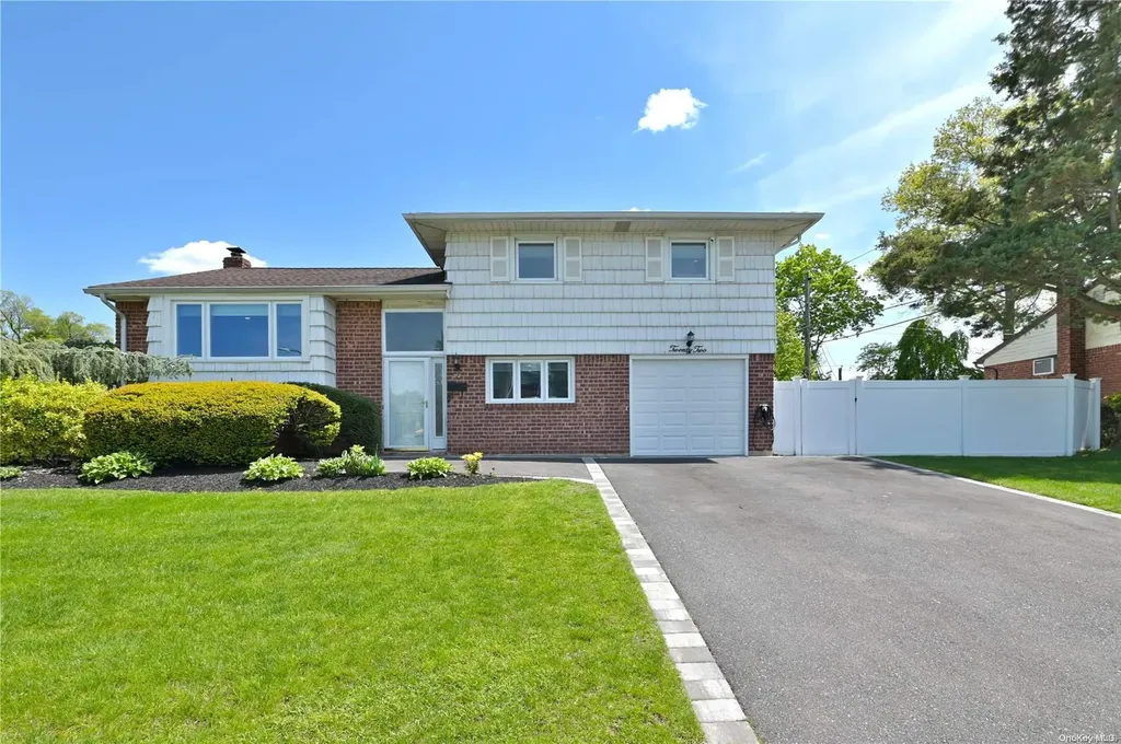 22 Jane Drive Old Bethpage NY 11804