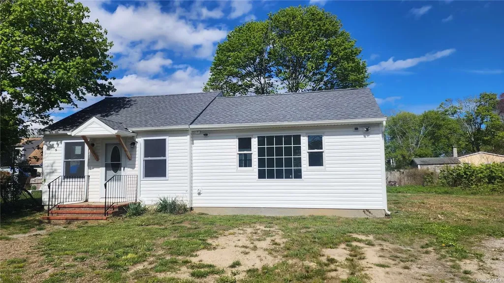 121 Cranberry Drive Mastic Beach NY 11951