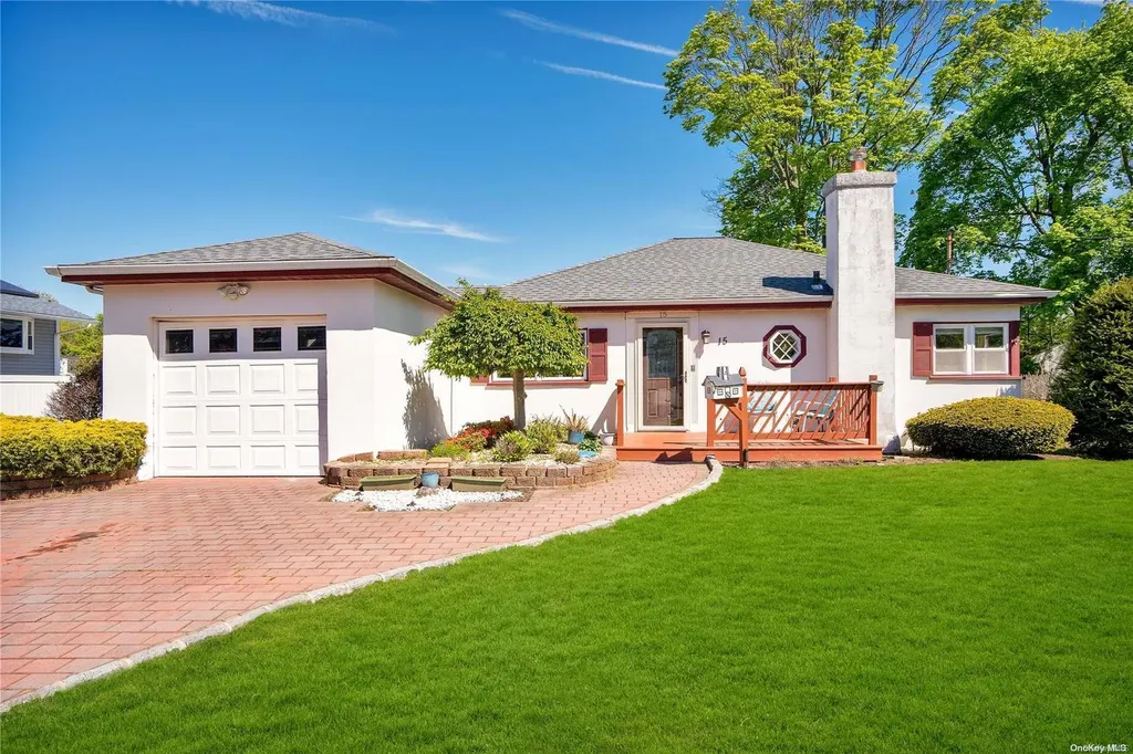 15 Independence Avenue Babylon NY 11702