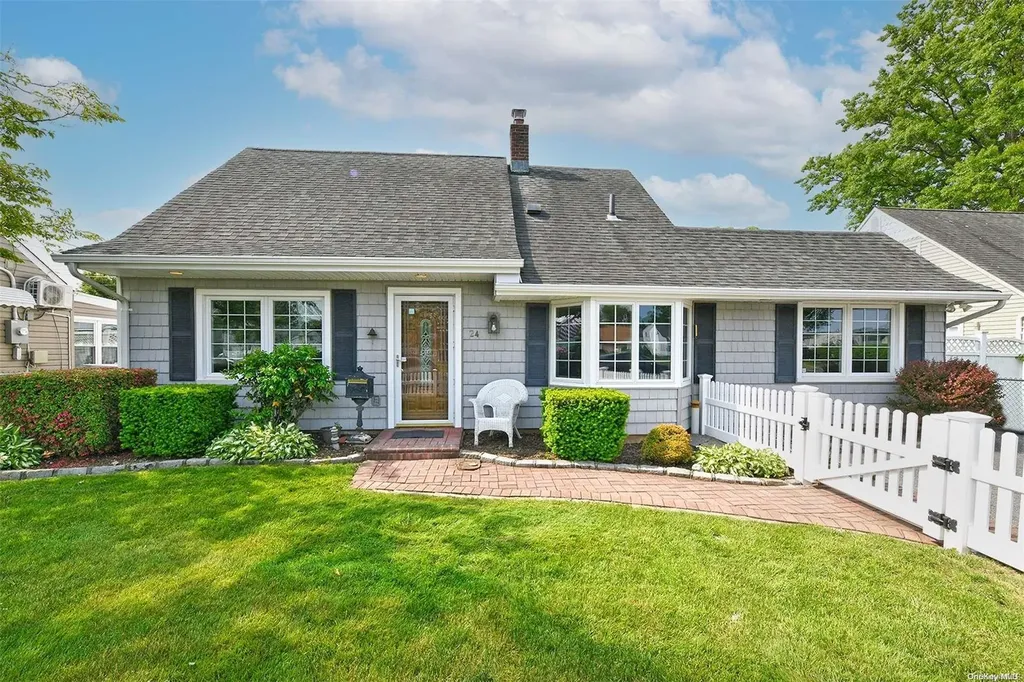 24 Hickory Lane Levittown NY 11756