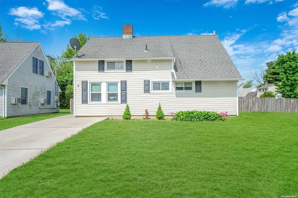 2 Blackbird Lane Levittown NY 11756