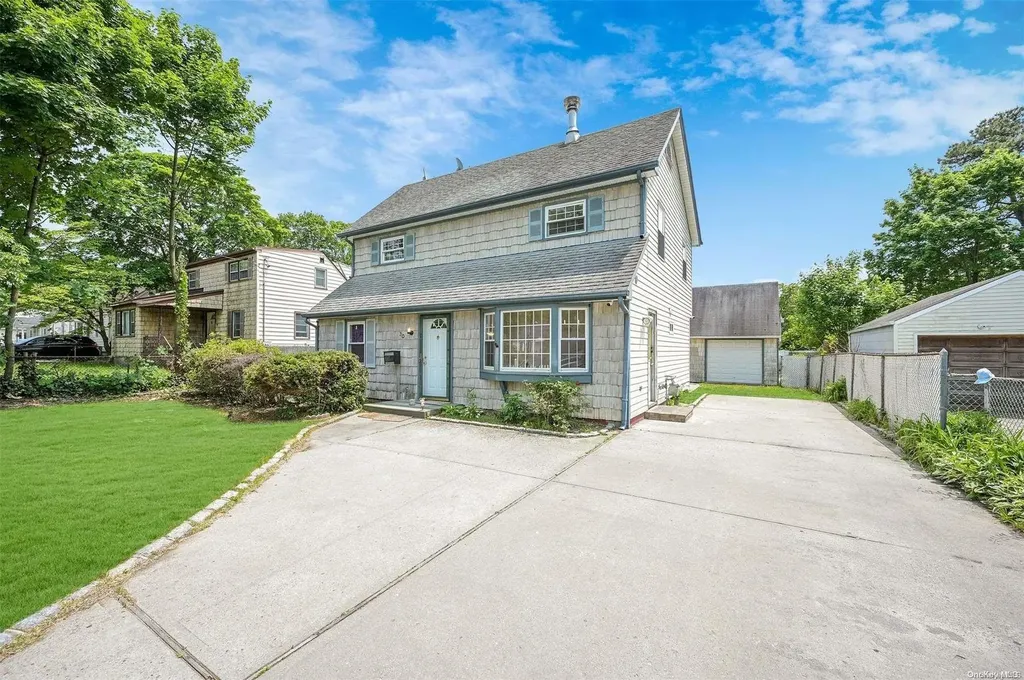 30 Mcgowan Lane Central Islip NY 11722