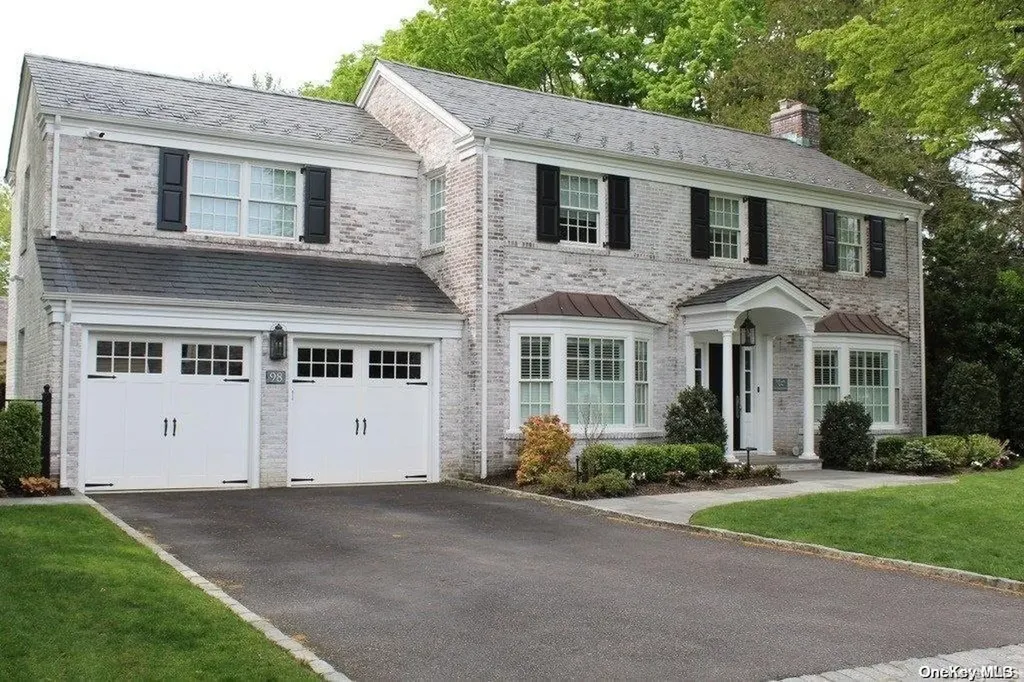 98 Trumbull Road Manhasset NY 11030