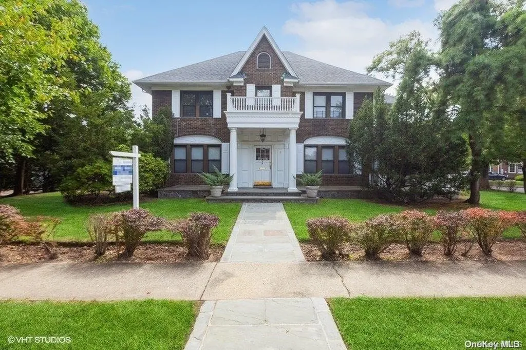 1 Iris Street Cedarhurst NY 11516