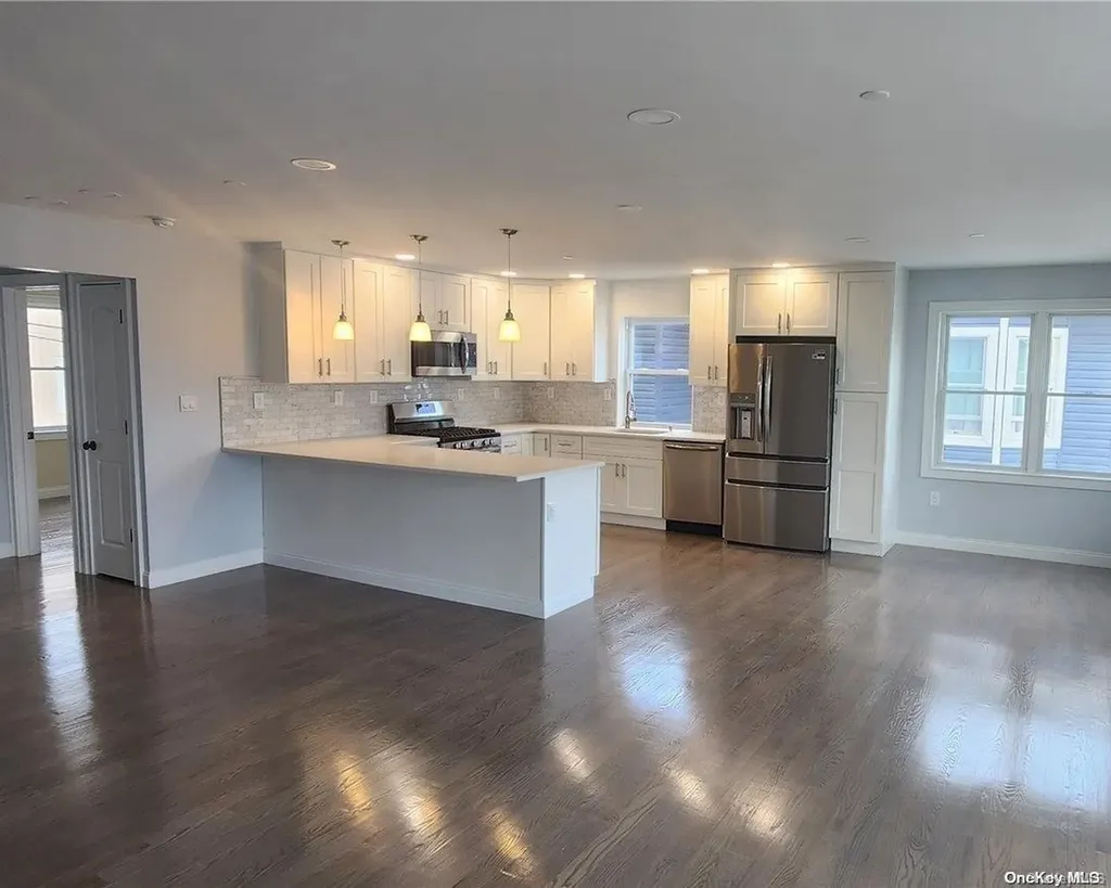 93 E Fulton Street Long Beach NY 11561