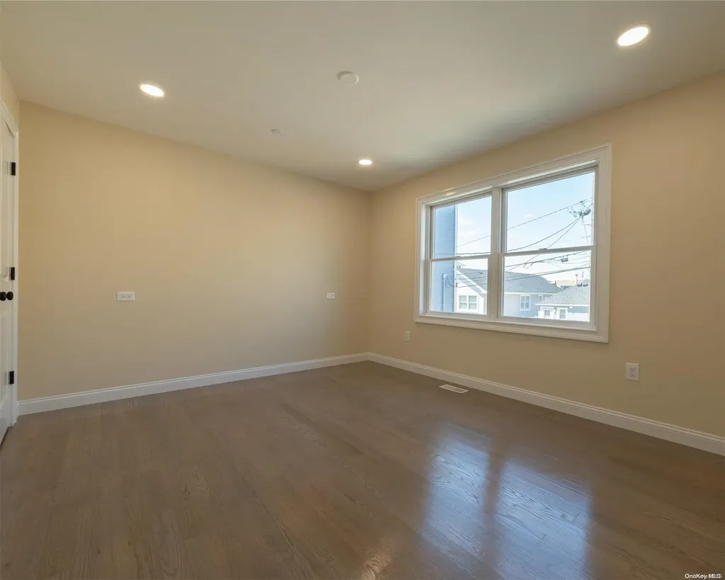 93 E Fulton Street Long Beach NY 11561