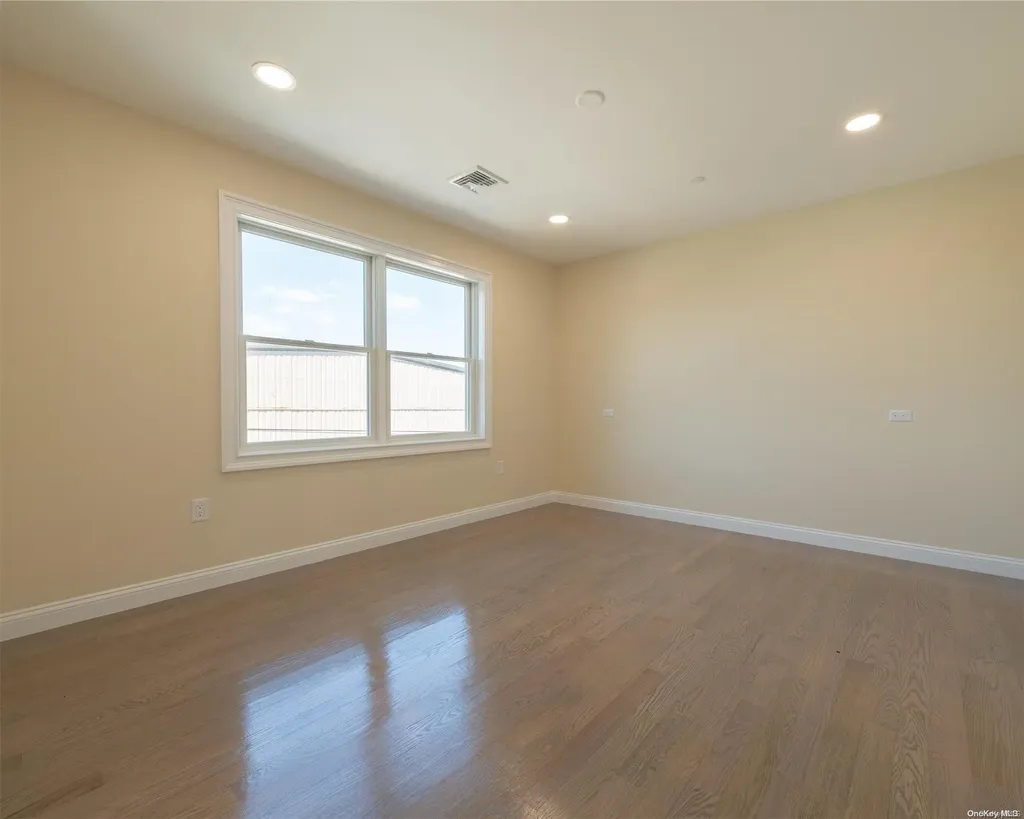 93 E Fulton Street Long Beach NY 11561