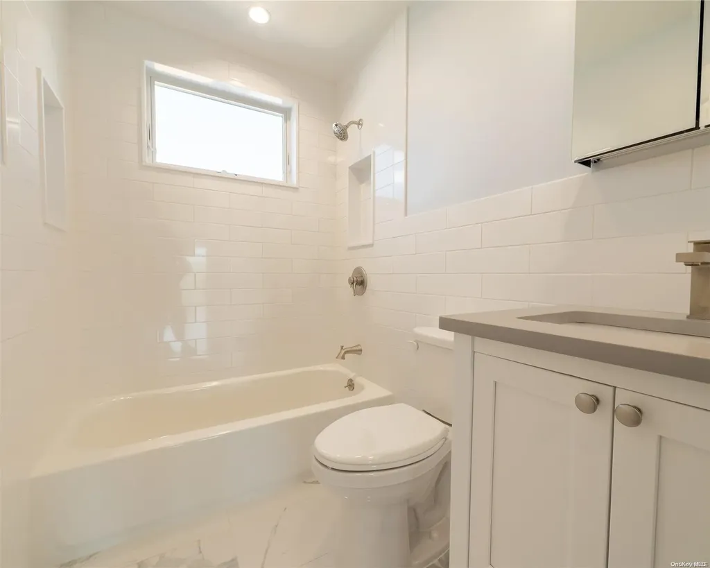 93 E Fulton Street Long Beach NY 11561