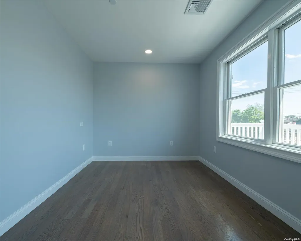 93 E Fulton Street Long Beach NY 11561