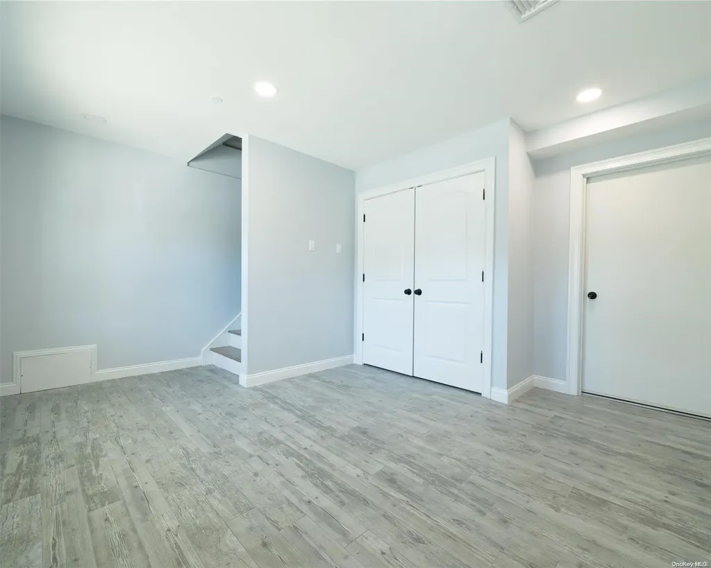 93 E Fulton Street Long Beach NY 11561