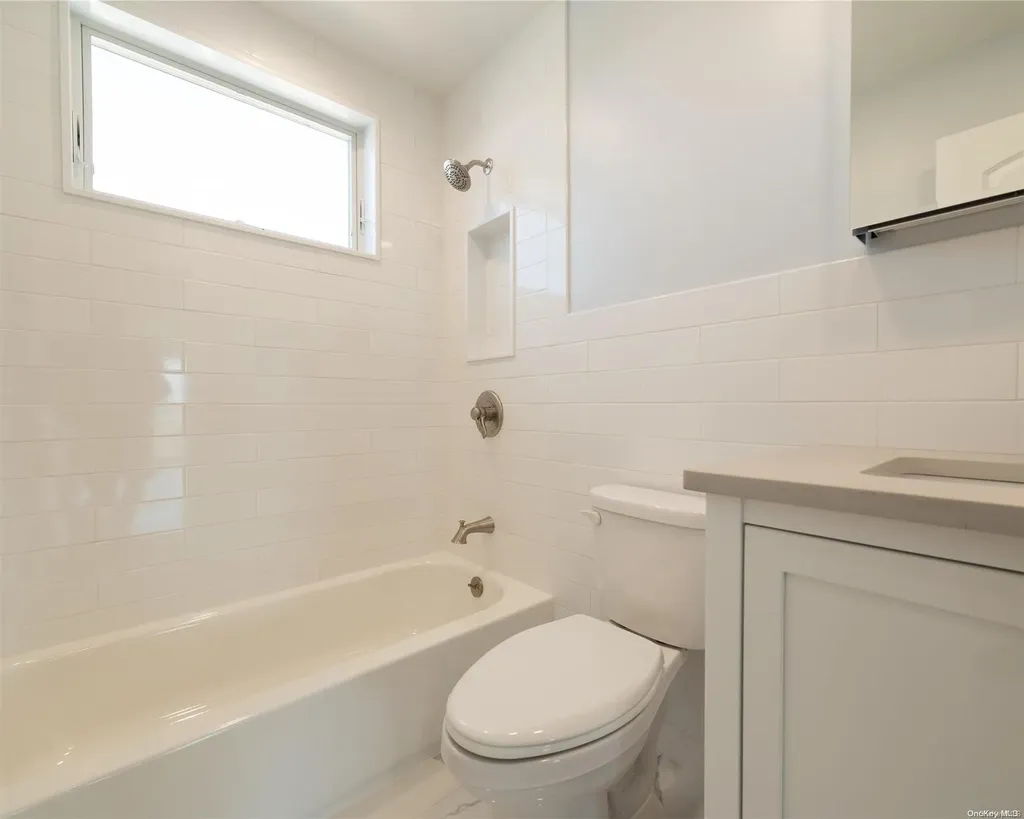 93 E Fulton Street Long Beach NY 11561