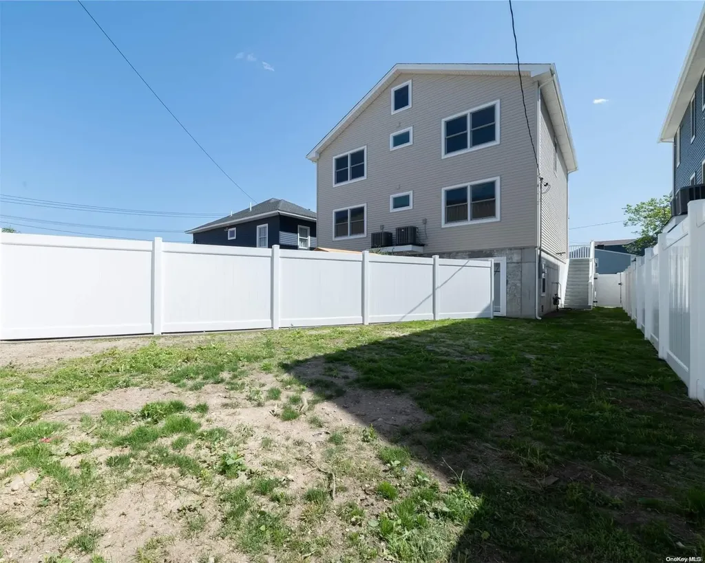 93 E Fulton Street Long Beach NY 11561