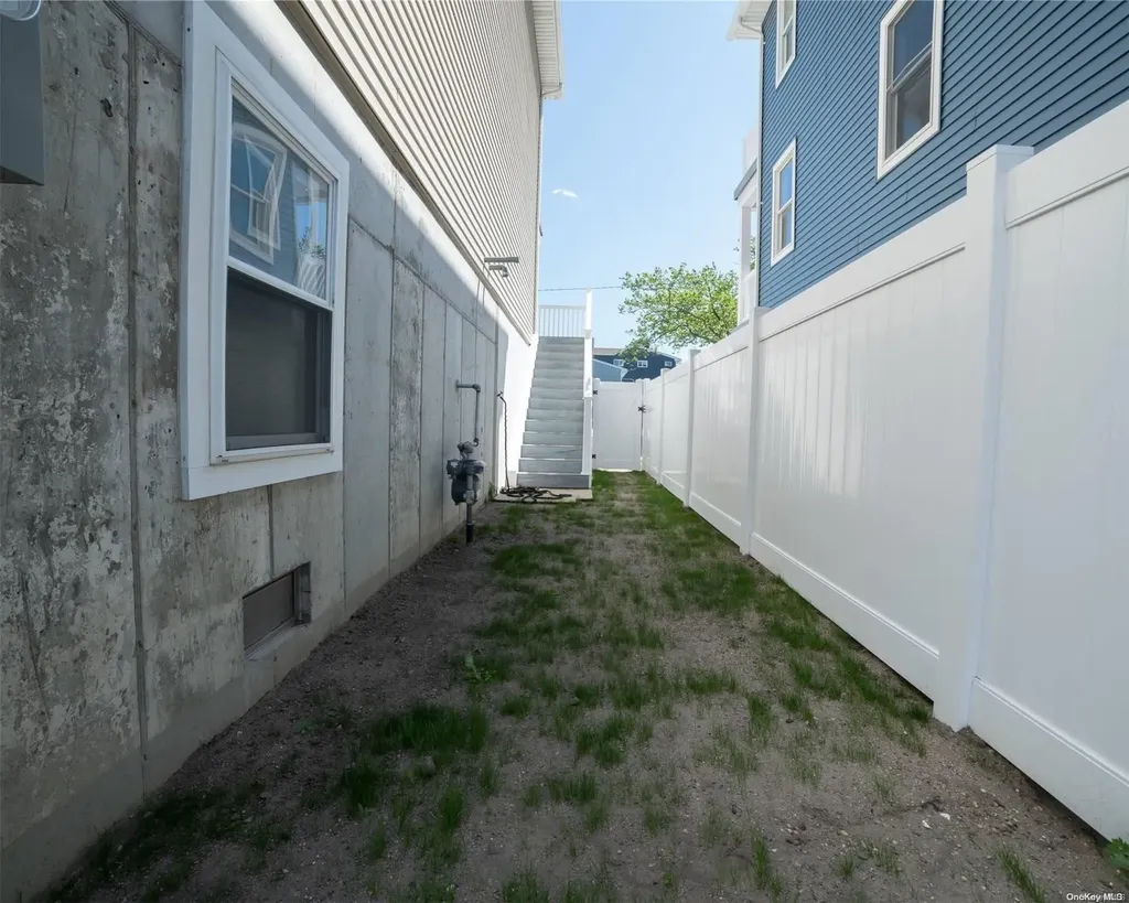 93 E Fulton Street Long Beach NY 11561