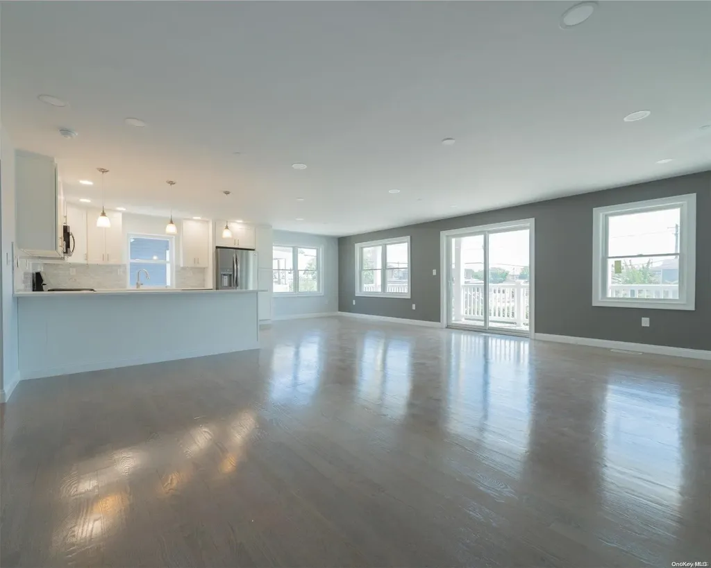 93 E Fulton Street Long Beach NY 11561