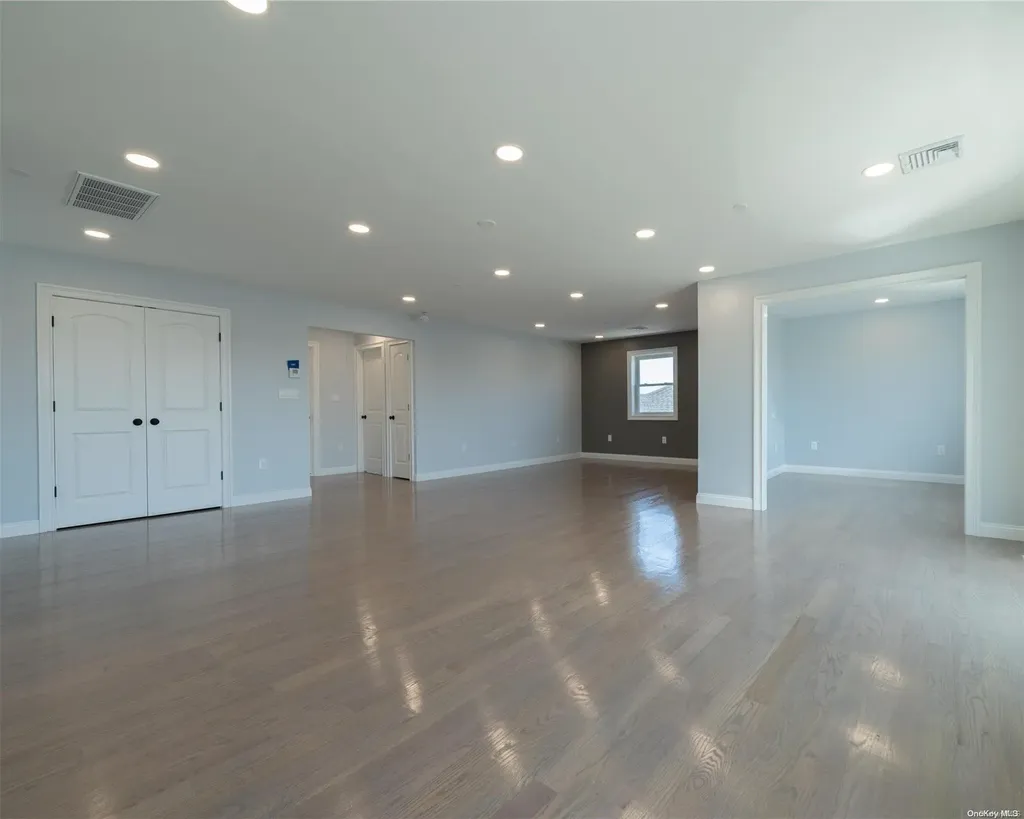 93 E Fulton Street Long Beach NY 11561