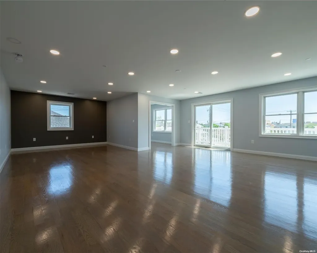 93 E Fulton Street Long Beach NY 11561