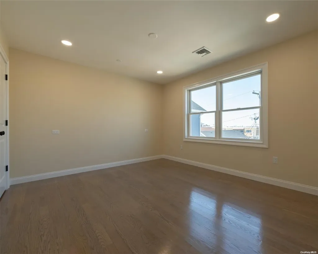 93 E Fulton Street Long Beach NY 11561