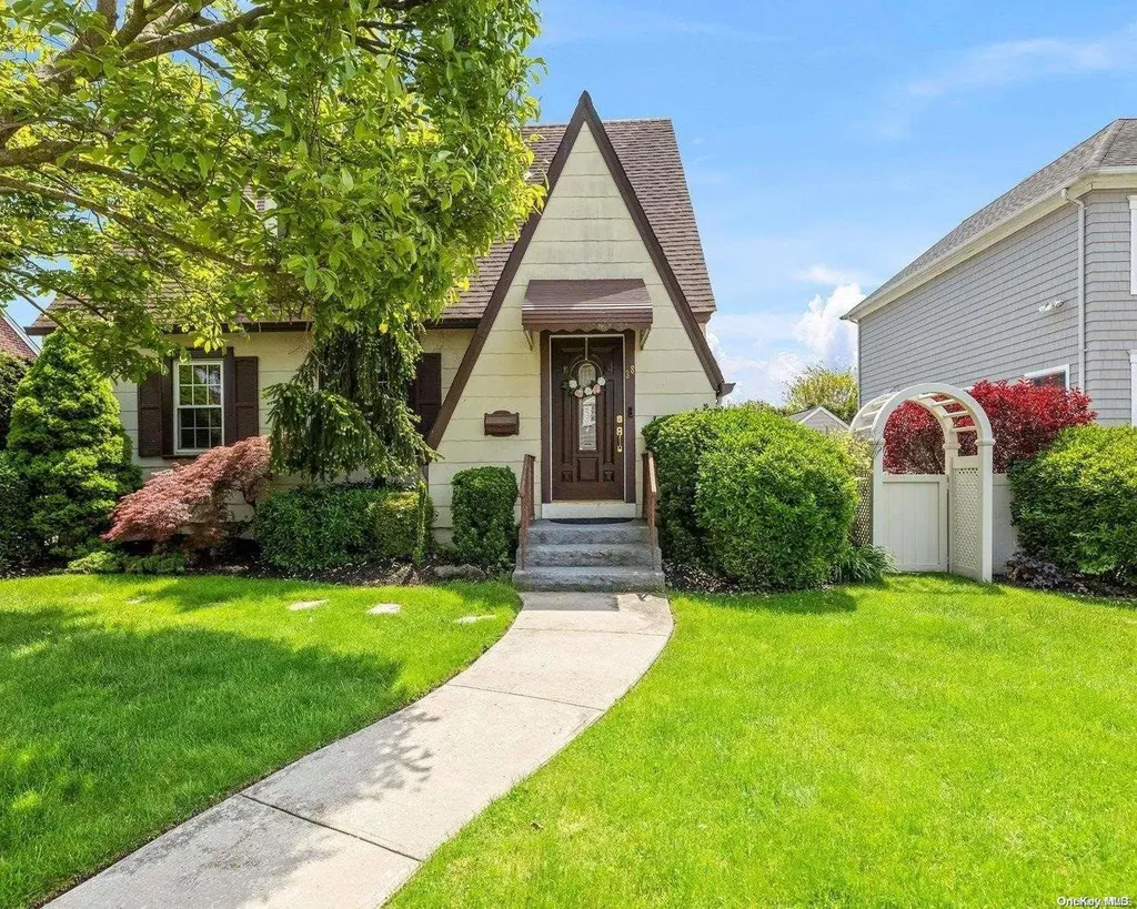 38 Centre Drive Manhasset NY 11030