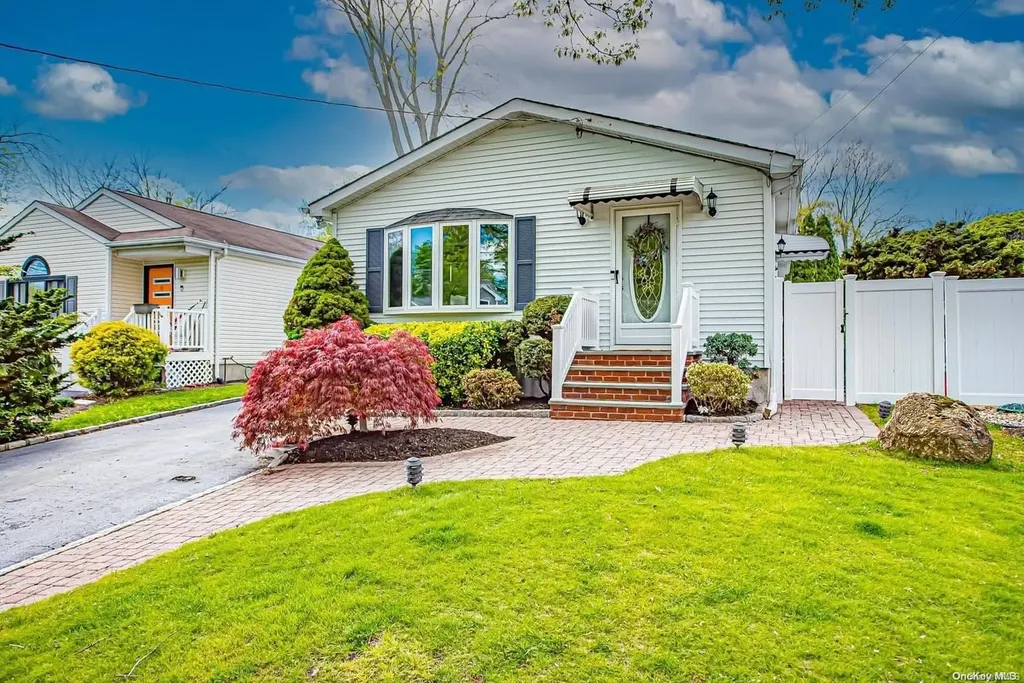 10 Walnut Road Kings Park NY 11754