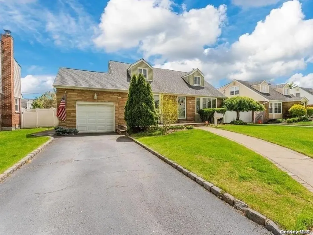 16 Garson Road Carle Place NY 11514