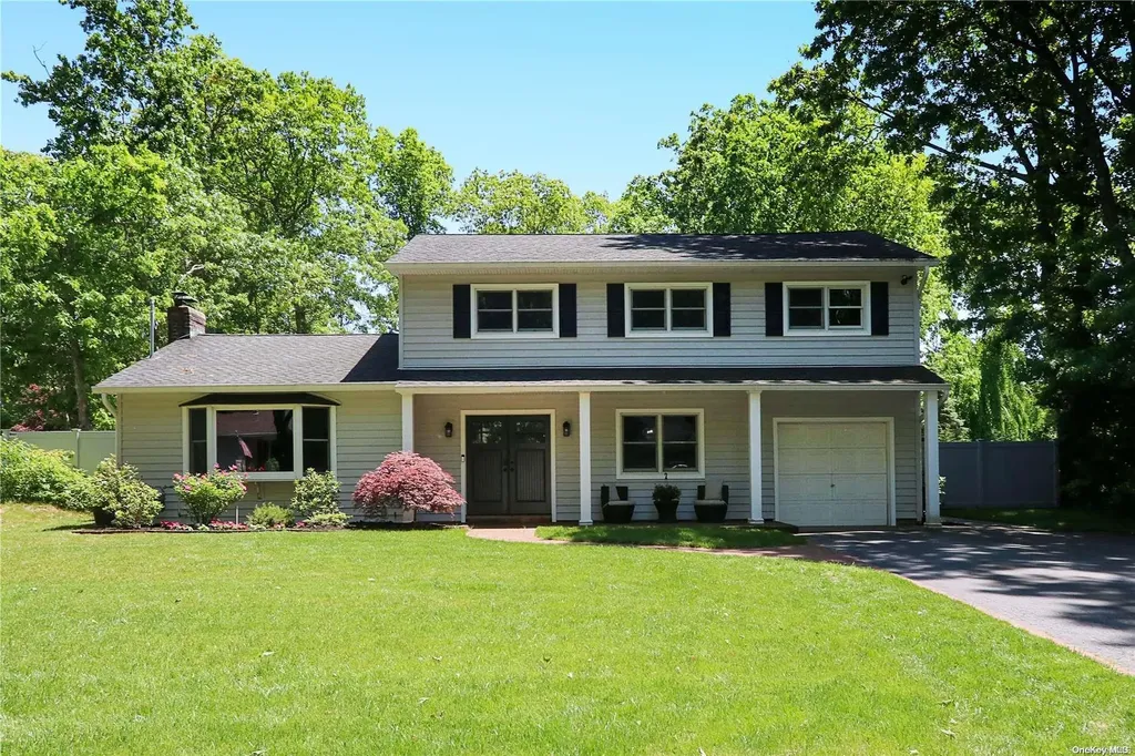 66 River Heights Drive Smithtown NY 11787