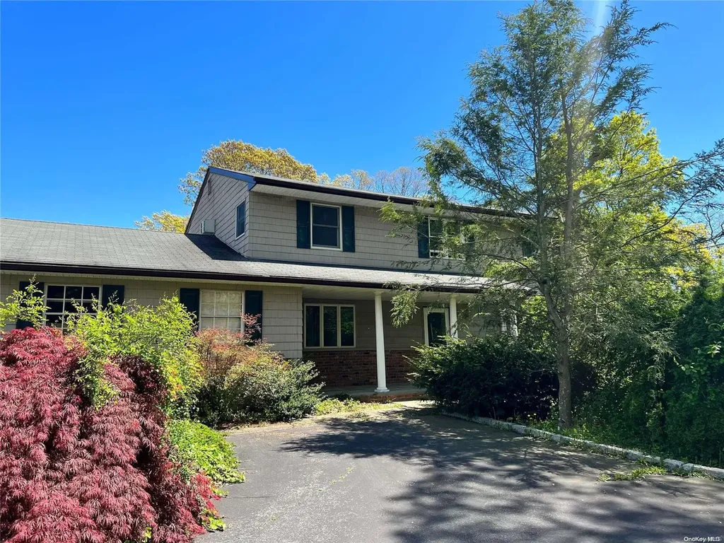 189 Candlewood Path Dix Hills NY 11746