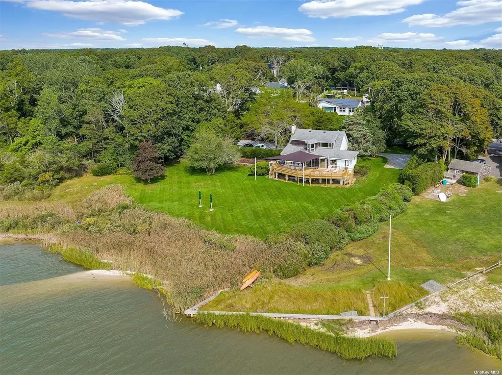 44 E Tiana Road Hampton Bays NY 11946