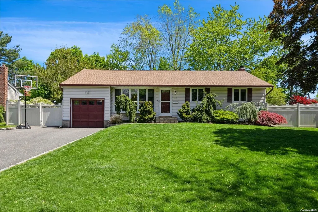 33 Bluegrass Lane Commack NY 11725