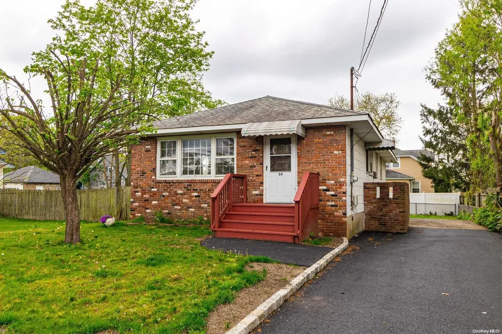 24 Benjamin Street Bay Shore NY 11706