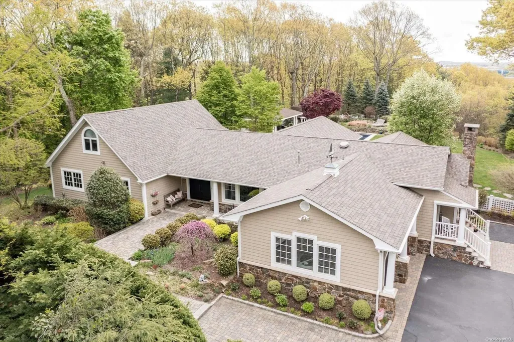 26 Treeview Drive Melville NY 11747