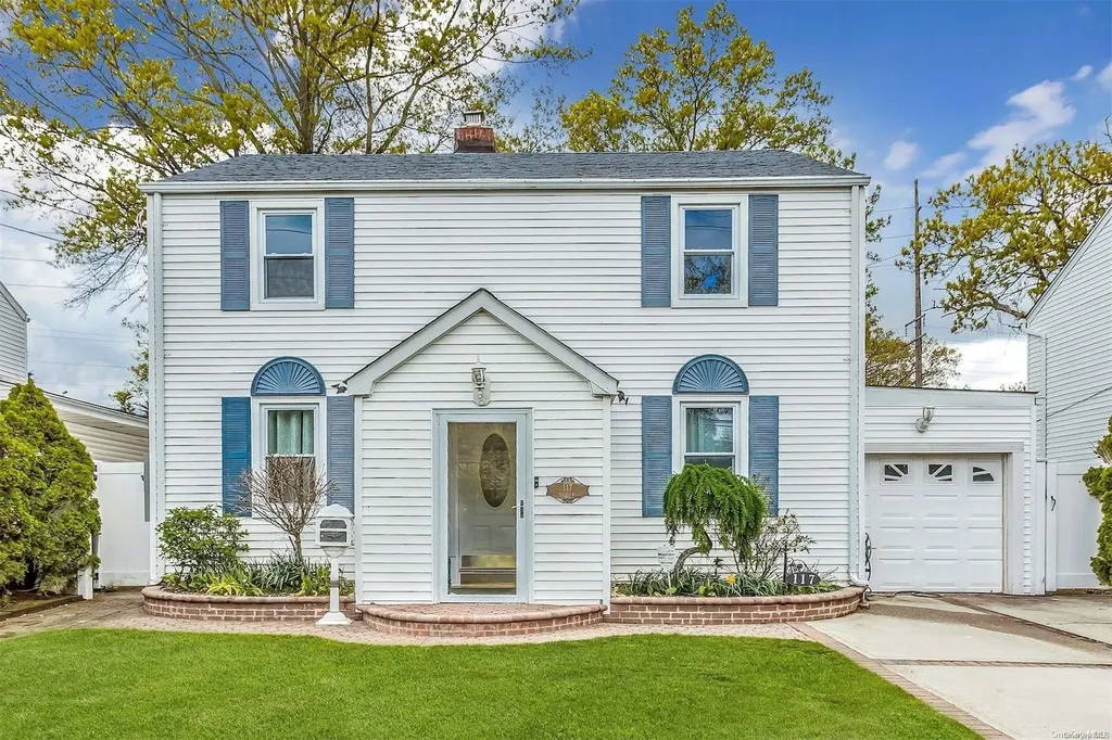 117 Harris Avenue Hewlett NY 11557