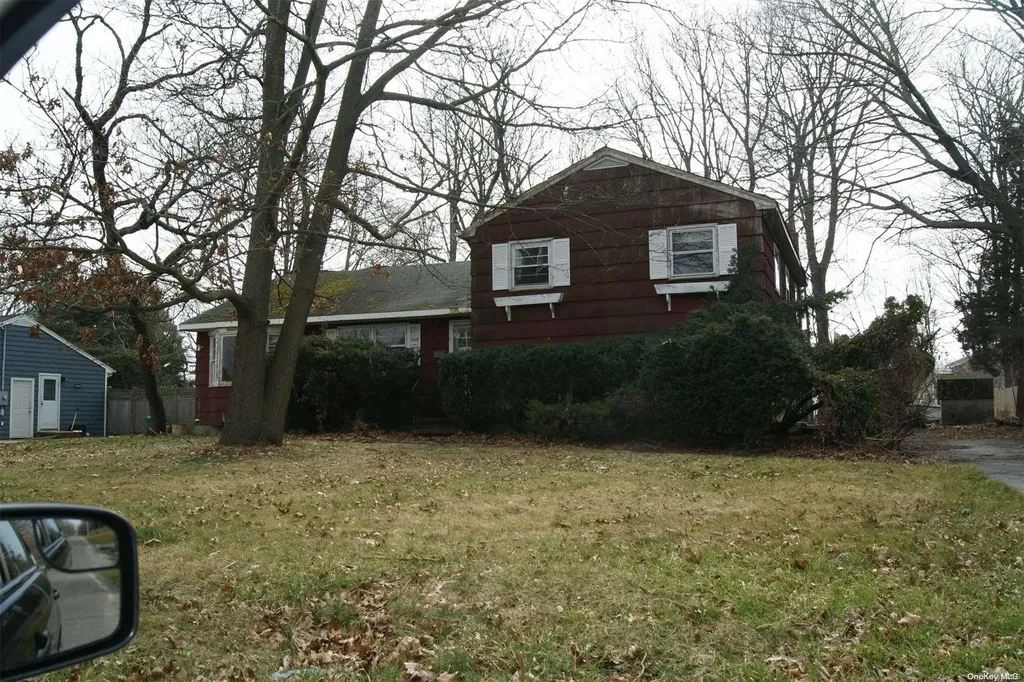 92 Ocean Avenue Bay Shore NY 11706