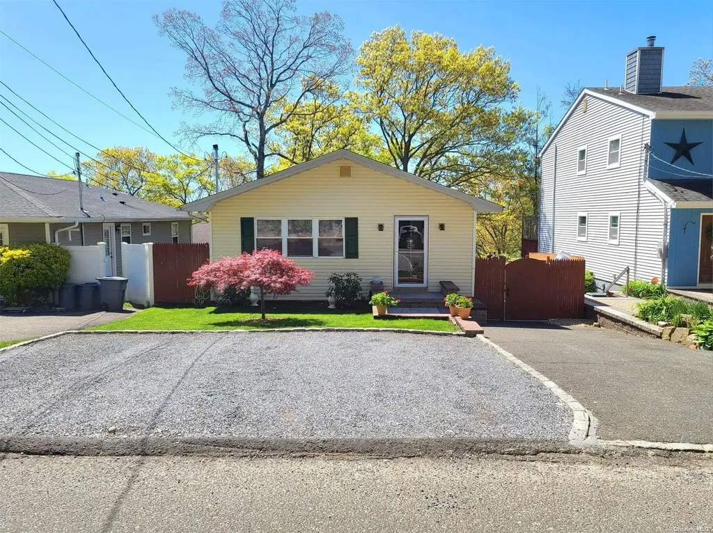 32 Willow Road Rocky Point NY 11778