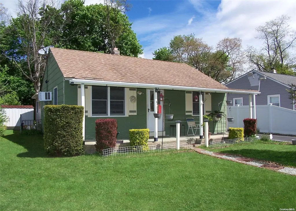 70 E Halley Lane Central Islip NY 11722