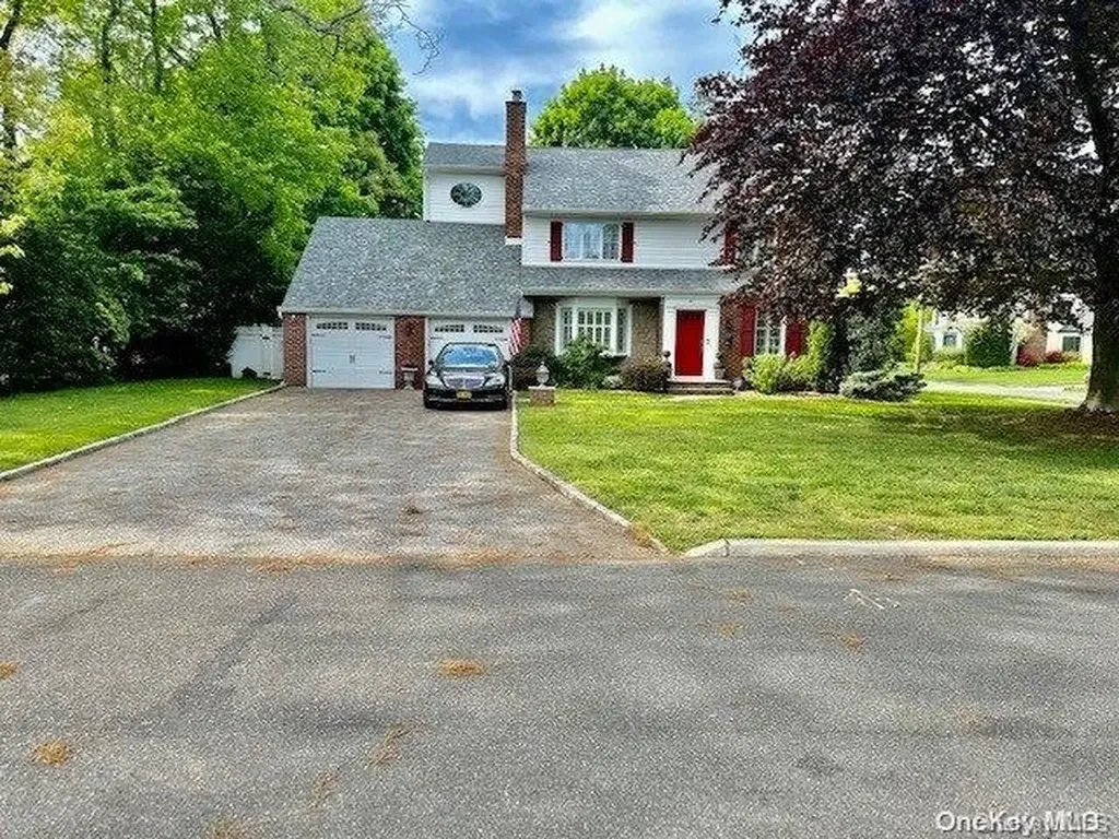 2 Monfort Place Syosset NY 11791