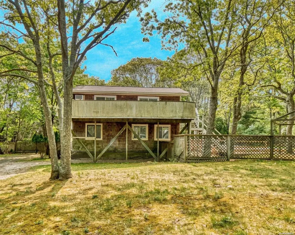 10 Maple Street East Hampton NY 11937