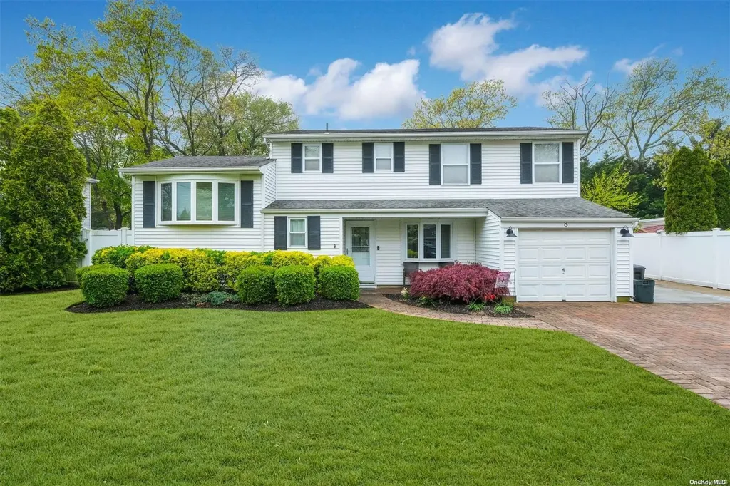 8 Hawk Drive Selden NY 11784