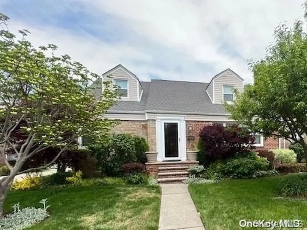 23 Meadowbrook Lane Valley Stream NY 11580