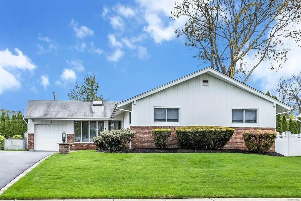 15 Adrienne Drive Old Bethpage NY 11804